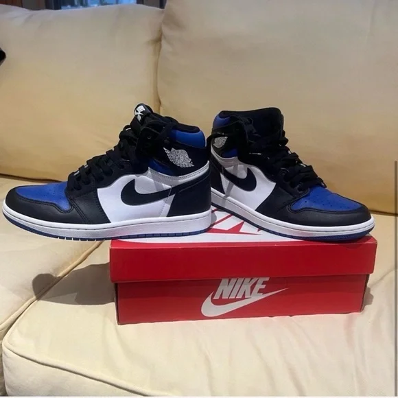Jordan retro 1 royal toe